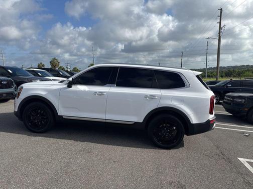 Glacial White Pearl 2022 Kia Telluride S