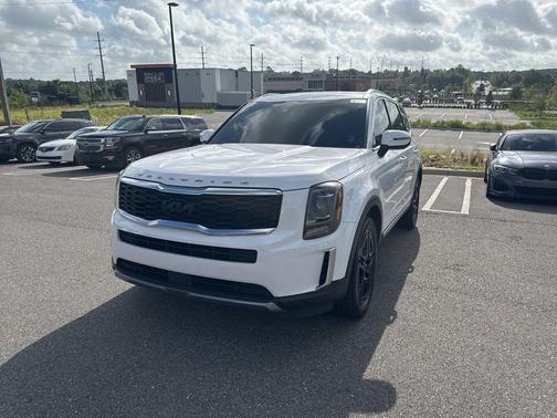 Glacial White Pearl 2022 Kia Telluride S