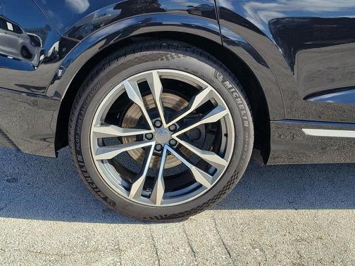 Orca Black Metallic 2020 Audi SQ8 4.0T Prestige
