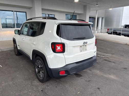 Alpine White 2016 Jeep Renegade Latitude