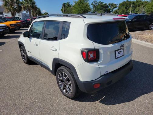 Alpine White 2016 Jeep Renegade Latitude