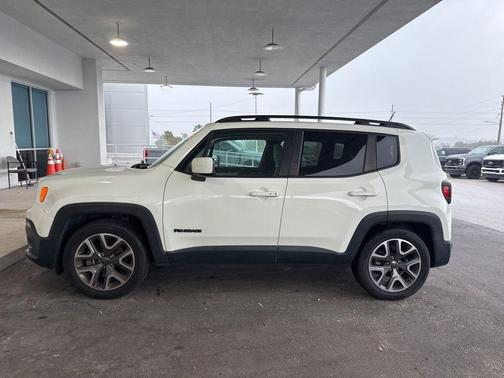 Alpine White 2016 Jeep Renegade Latitude