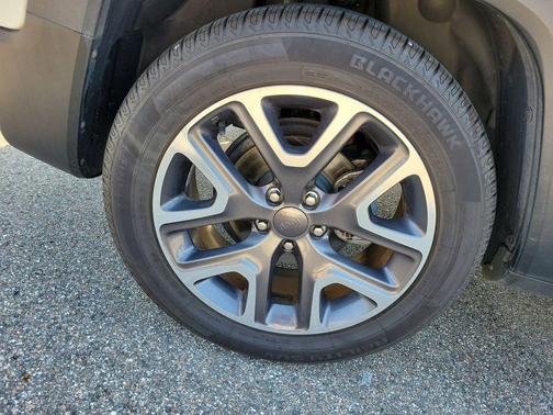 Alpine White 2016 Jeep Renegade Latitude