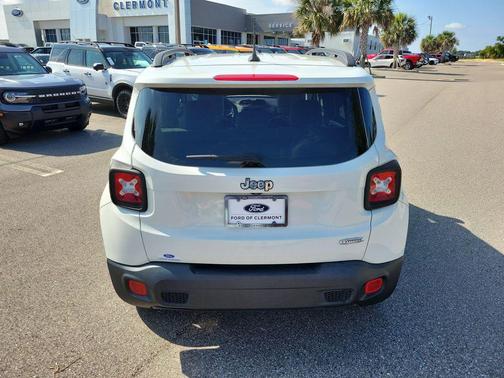 Alpine White 2016 Jeep Renegade Latitude