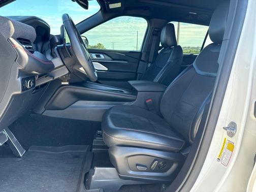 Star White Metallic Tri-Coat 2025 Ford Explorer ST