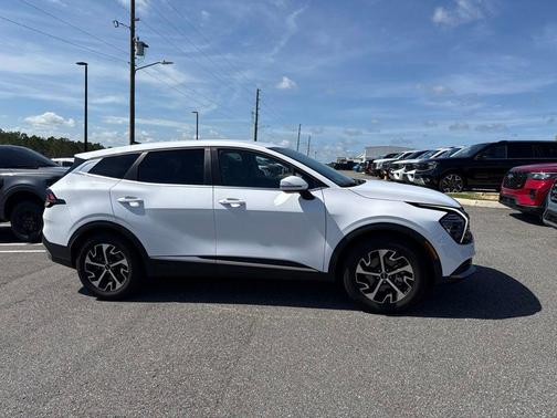 Glacial White Pearl 2025 Kia Sportage EX