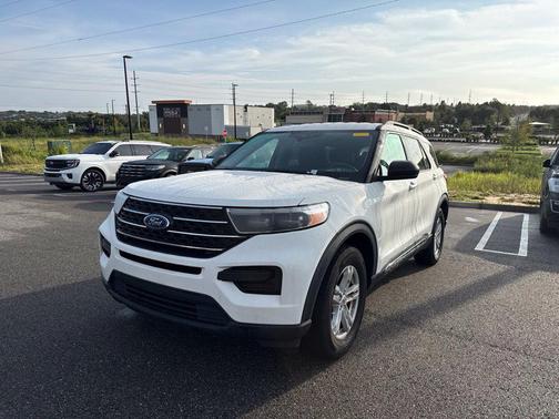 Star White Metallic Tri-Coat 2023 Ford Explorer XLT