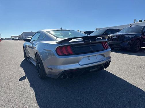 2022 Ford Shelby GT500 Base