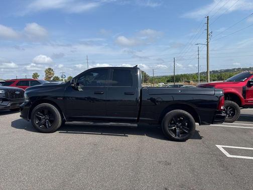 Brilliant Black Crystal Pearlcoat 2017 RAM 1500 Night Quad Cab 4x2 6'4' Box