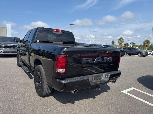 Brilliant Black Crystal Pearlcoat 2017 RAM 1500 Night Quad Cab 4x2 6'4' Box