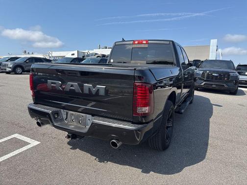 Brilliant Black Crystal Pearlcoat 2017 RAM 1500 Night Quad Cab 4x2 6'4' Box