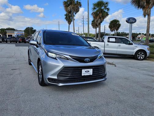 2021 Toyota Sienna LE