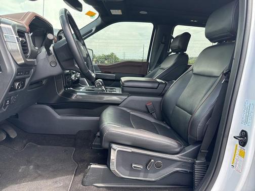 OXFORD WHITE 2023 Ford F-150 Lariat