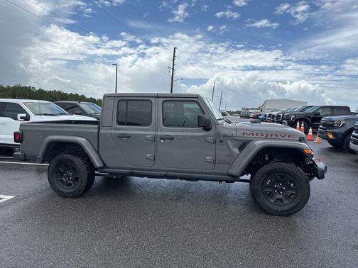 Sting-Gray Clearcoat 2021 Jeep Gladiator Mojave 4x4