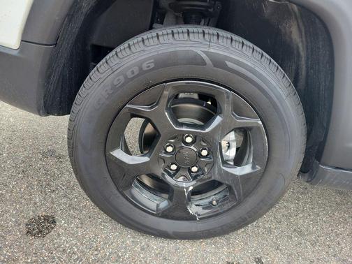 Bright White Clearcoat 2024 Jeep Compass Trailhawk