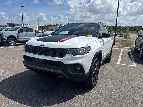 Bright White Clearcoat 2024 Jeep Compass Trailhawk