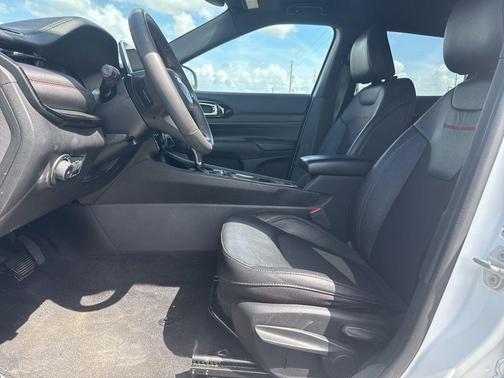 Bright White Clearcoat 2024 Jeep Compass Trailhawk