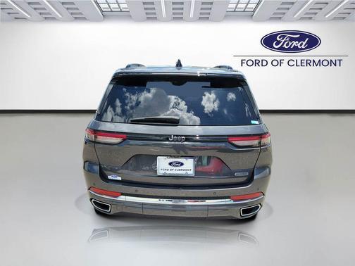 Baltic Gray Metallic Clearcoat 2023 Jeep Grand Cherokee Overland