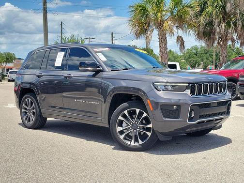 Baltic Gray Metallic Clearcoat 2023 Jeep Grand Cherokee Overland
