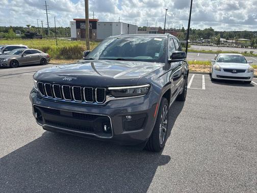Baltic Gray Metallic Clearcoat 2023 Jeep Grand Cherokee Overland
