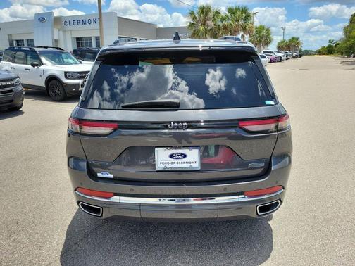Baltic Gray Metallic Clearcoat 2023 Jeep Grand Cherokee Overland