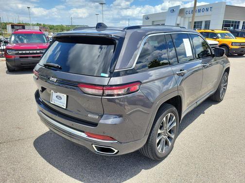Baltic Gray Metallic Clearcoat 2023 Jeep Grand Cherokee Overland