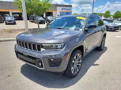 Baltic Gray Metallic Clearcoat 2023 Jeep Grand Cherokee Overland