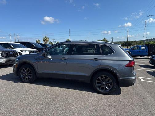 Platinum Gray Metallic 2022 Volkswagen Tiguan 2.0T SE