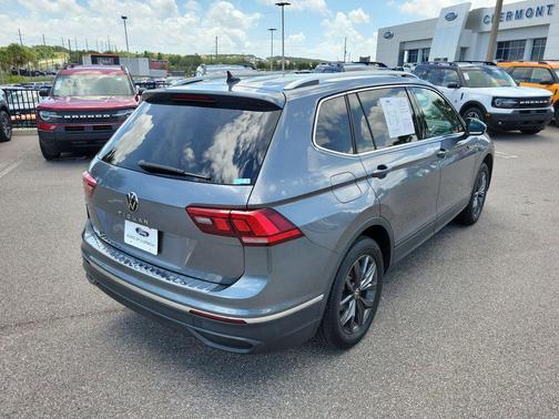 Platinum Gray Metallic 2022 Volkswagen Tiguan 2.0T SE