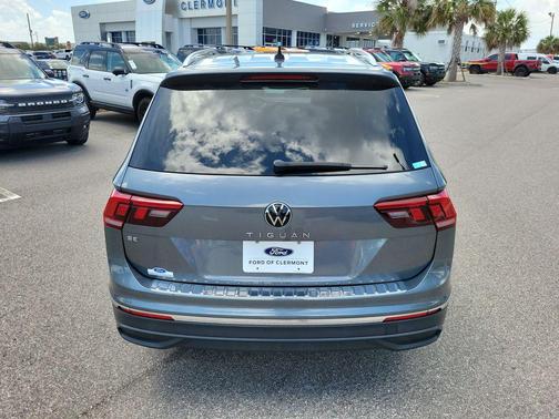 Platinum Gray Metallic 2022 Volkswagen Tiguan 2.0T SE