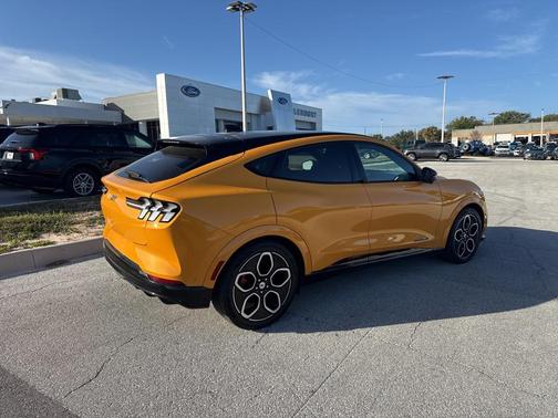 2022 Ford Mustang Mach-E GT