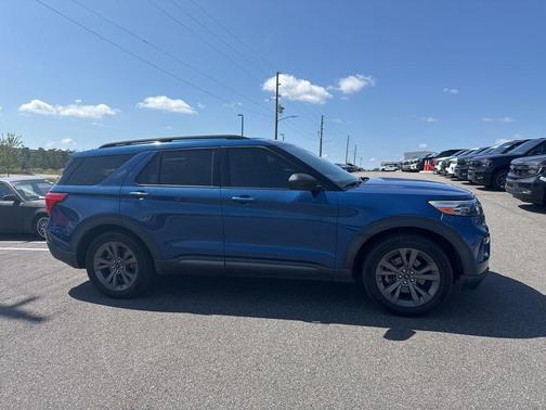 ATLAS BLUE METALLIC 2021 Ford Explorer XLT
