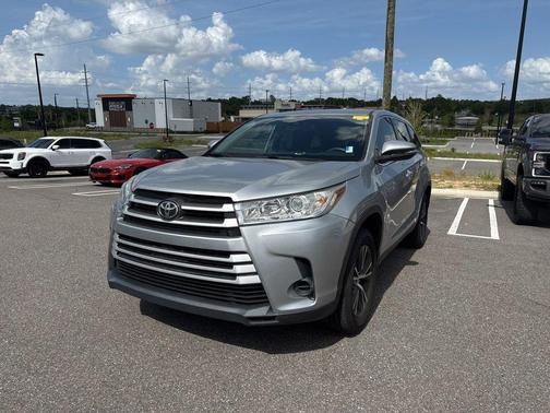Celestial Silver Metallic 2019 Toyota Highlander LE