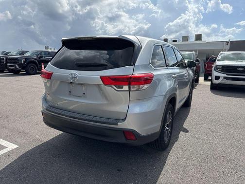 Celestial Silver Metallic 2019 Toyota Highlander LE