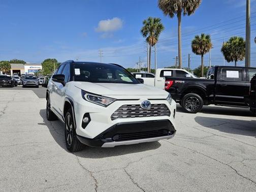 2020 Toyota RAV4 Hybrid SE