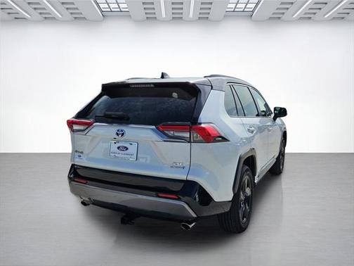 2020 Toyota RAV4 Hybrid SE