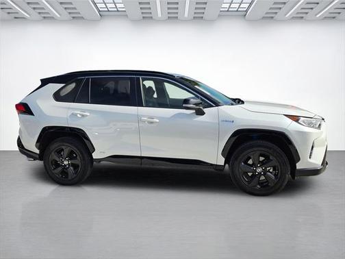 2020 Toyota RAV4 Hybrid SE