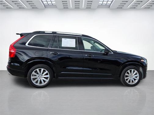 2019 Volvo XC90 T6 Momentum