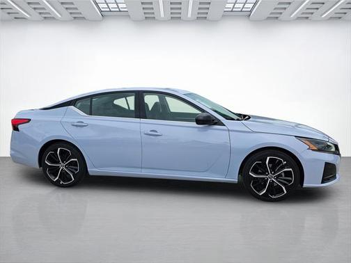 2023 Nissan Altima SR FWD