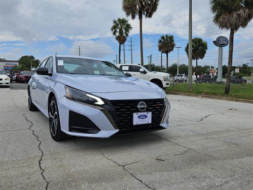 2023 Nissan Altima SR FWD