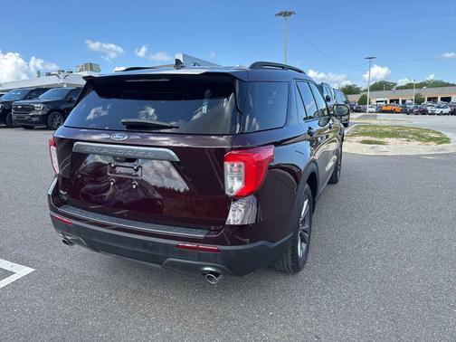 JEWEL RED MET TINTED CC 2023 Ford Explorer XLT