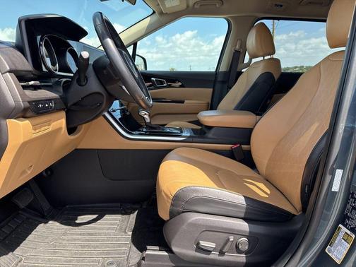 2023 Kia Carnival EX