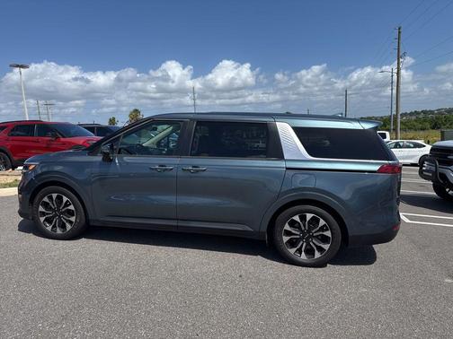 2023 Kia Carnival EX