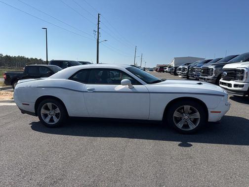 White Knuckle Clearcoat 2021 Dodge Challenger SXT