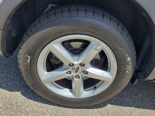 INGOT SILVER METALLIC 2019 Ford Explorer XLT