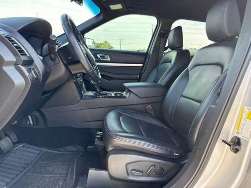 INGOT SILVER METALLIC 2019 Ford Explorer XLT