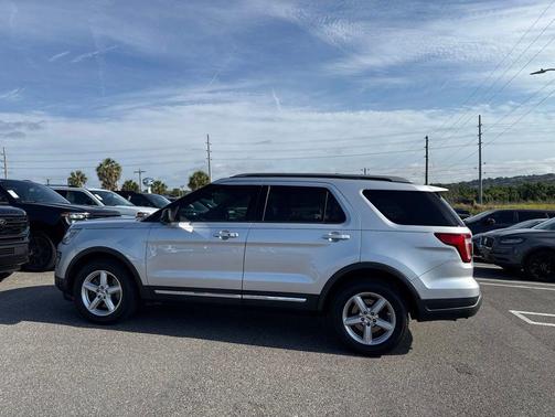 INGOT SILVER METALLIC 2019 Ford Explorer XLT