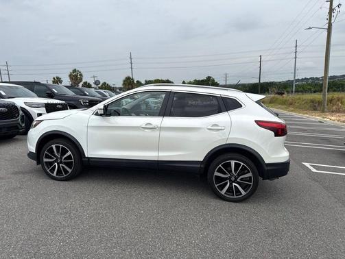 Pearl White Tricoat 2019 Nissan Rogue Sport SL