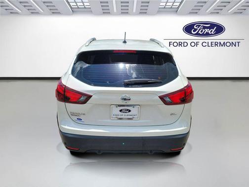 Pearl White Tricoat 2019 Nissan Rogue Sport SL