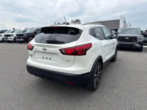 Pearl White Tricoat 2019 Nissan Rogue Sport SL